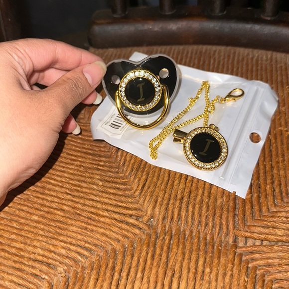 Pacifier with led and Pacifier Clip with chain Black & Gold with Gemstones ( i ) - Picture 4 of 7